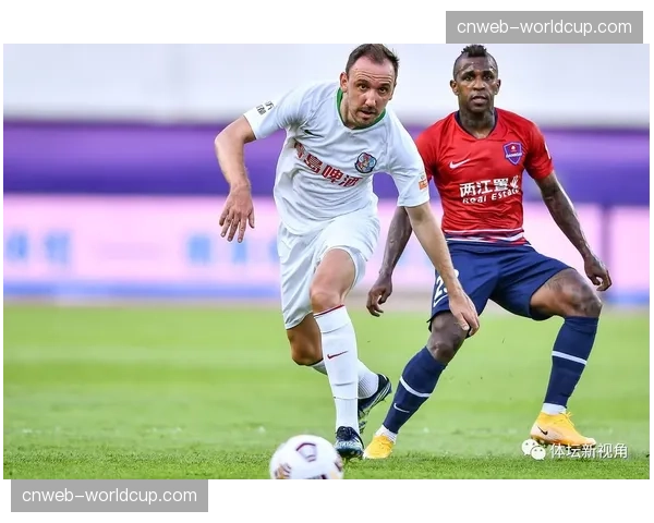 观点：VAR对“有利进攻”原则的判罚，是否变相鼓励了更冒险的高位防守？